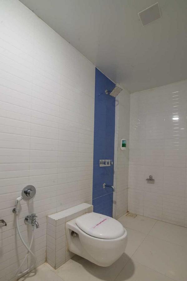 Hotel Satkar Surat Dış mekan fotoğraf