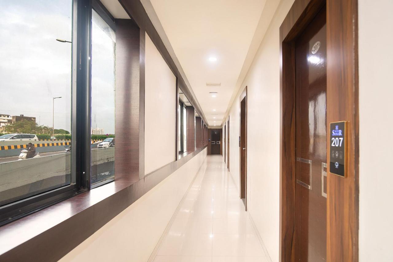 Hotel Satkar Surat Dış mekan fotoğraf