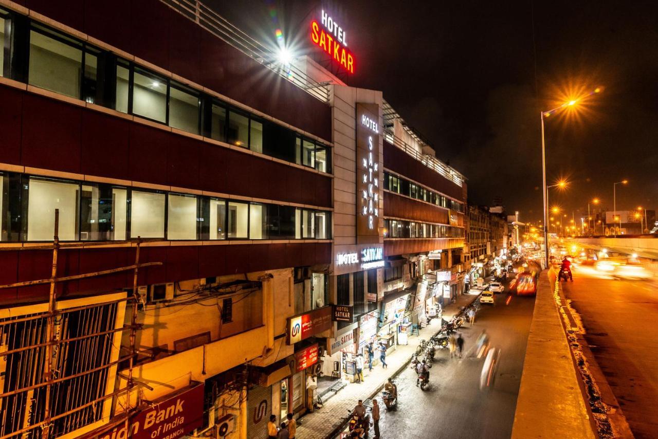Hotel Satkar Surat Dış mekan fotoğraf