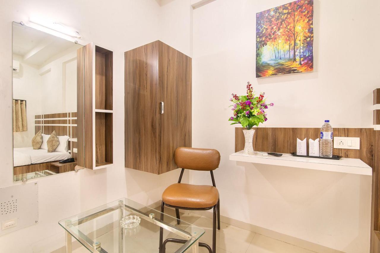 Hotel Satkar Surat Dış mekan fotoğraf