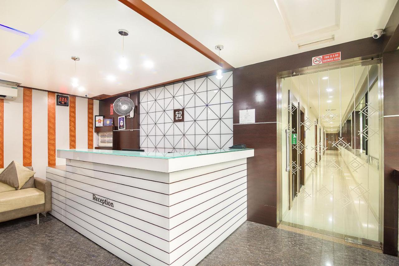 Hotel Satkar Surat Dış mekan fotoğraf