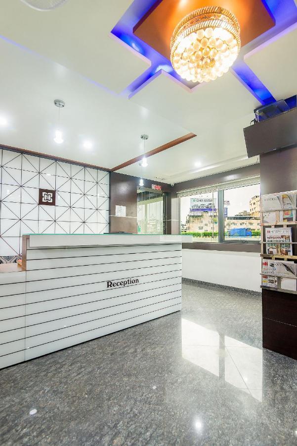 Hotel Satkar Surat Dış mekan fotoğraf