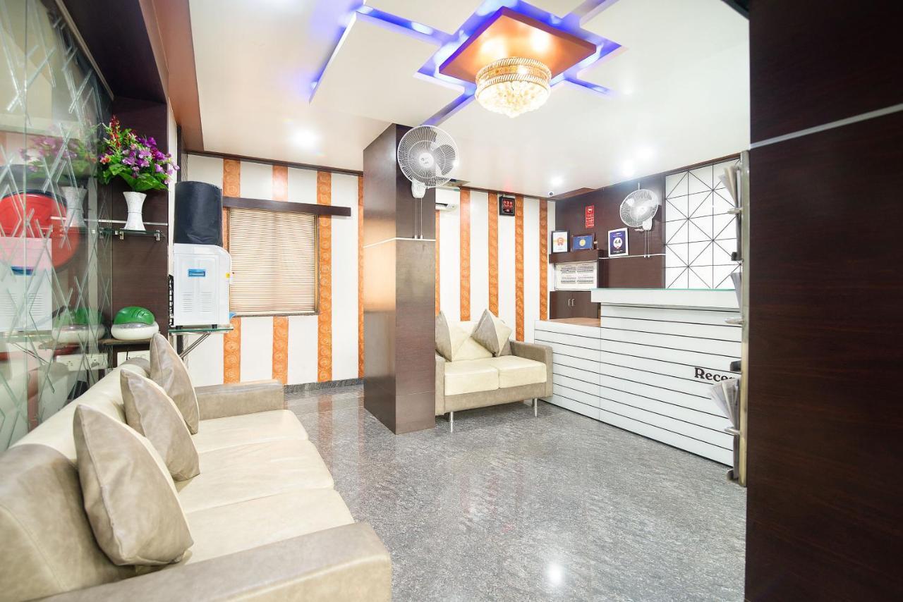 Hotel Satkar Surat Dış mekan fotoğraf